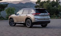 Владельцы Nissan X-Trail (Rogue) подают в суд на автопроизводителя — задние стекла внезапно «взрываются»